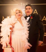 Marília Mendonça comemora aniversário vestida de Marilyn Monroe